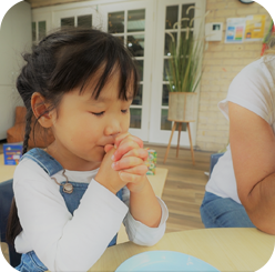 Child praying to Jesus at Little Lights Childcare.